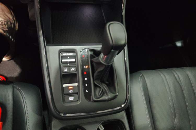 Used Honda Breeze 2023 240TURBO Two-Wheel-Drive Luxury Edition 5 Seats Gear Lever