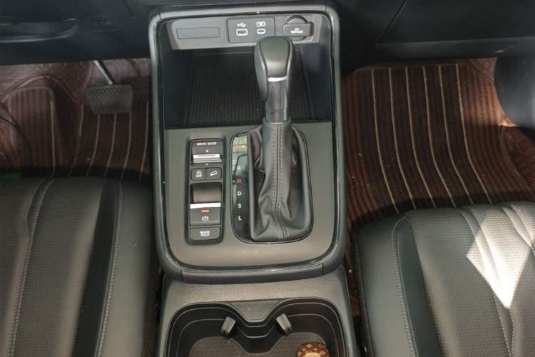 Used Honda Breeze 2023 240TURBO Two-Wheel-Drive Luxury Edition 5 Seats Gear Lever