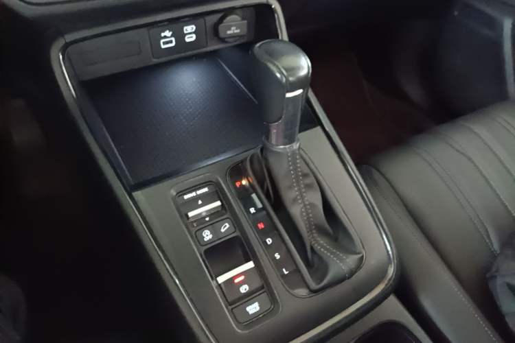 Used Honda Breeze 2023 240TURBO Two-Wheel-Drive Luxury Edition 5 Seats Gear Lever