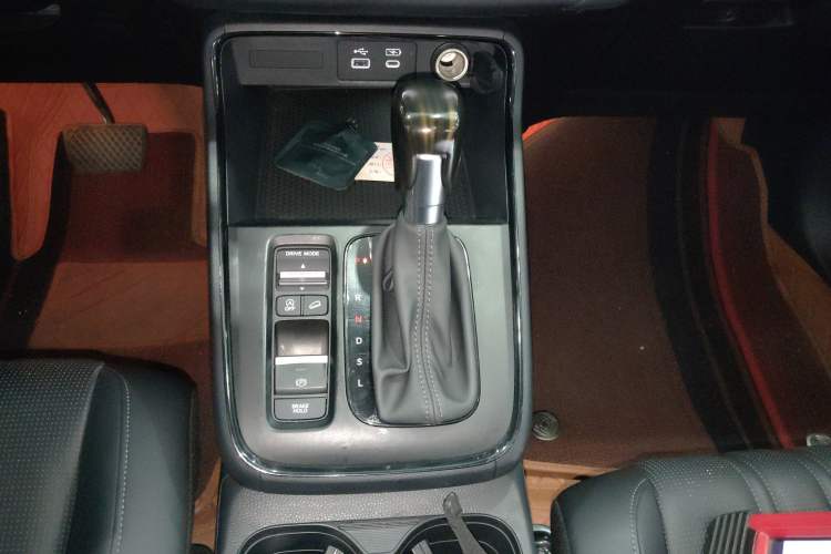 Used Honda Breeze 2023 240TURBO Two-Wheel-Drive Luxury Edition 5 Seats Gear Lever