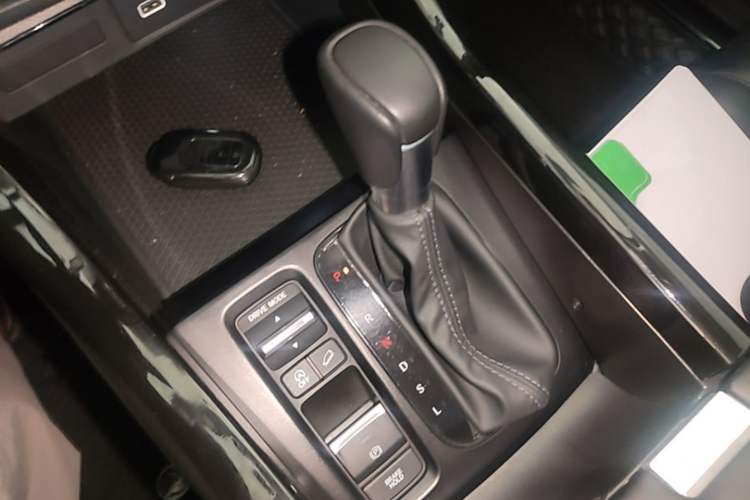 Used Honda Breeze 2023 240TURBO Two-Wheel-Drive Luxury Edition 5 Seats Gear Lever