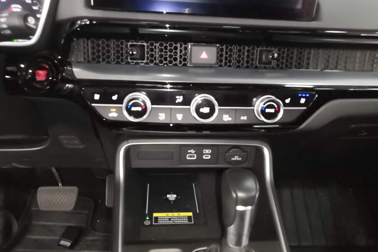 Used Honda Breeze 2023 240TURBO Four-Wheel Drive Luxury Edition 5 Seats Audio And AC Panel
