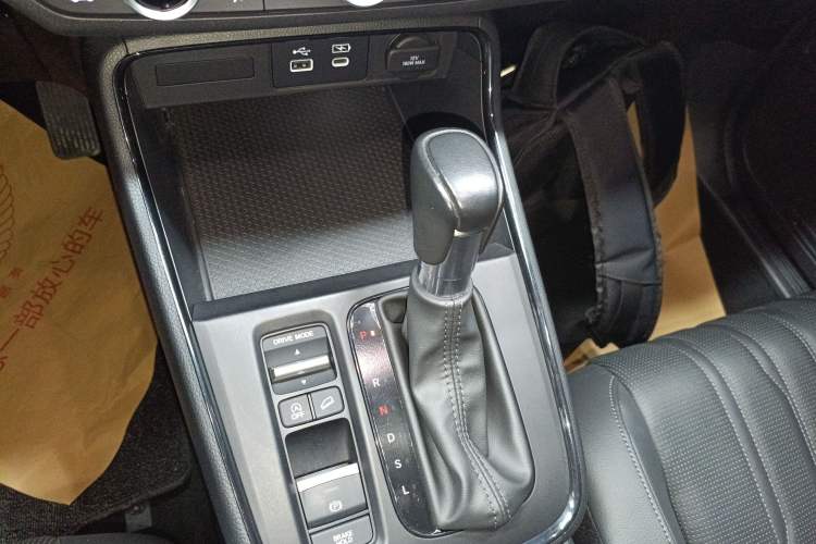 Used Honda Breeze 2023 240TURBO Two-Wheel-Drive Prestige Edition 5 Seats Gear Lever