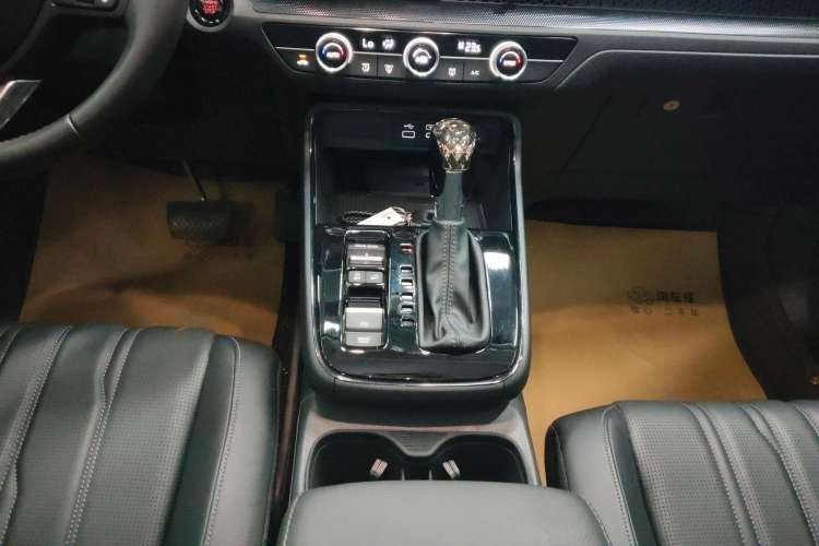 Used Honda Breeze 2023 240TURBO Two-Wheel-Drive Luxury Edition 5 Seats Gear Lever