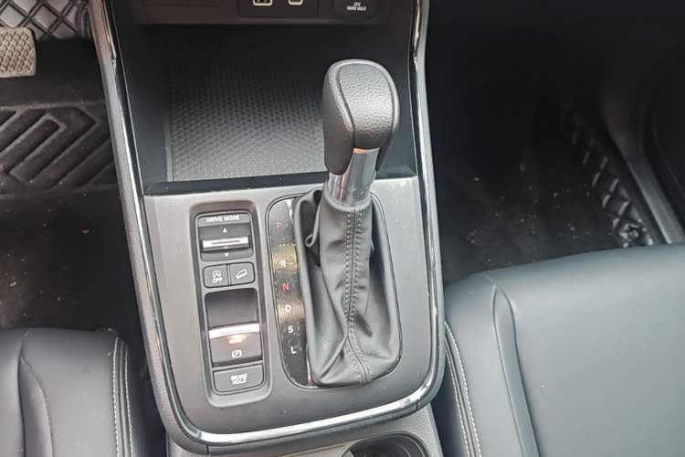 Used Honda Breeze 2023 240TURBO Two-Wheel Drive Elite Edition 5 Seats Gear Lever