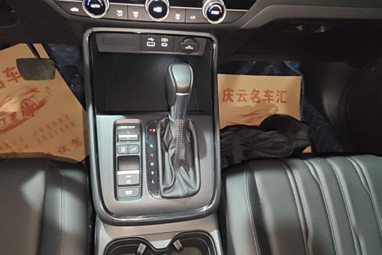 Used Honda Breeze 2023 240TURBO Two-Wheel-Drive Luxury Edition 5 Seats Gear Lever