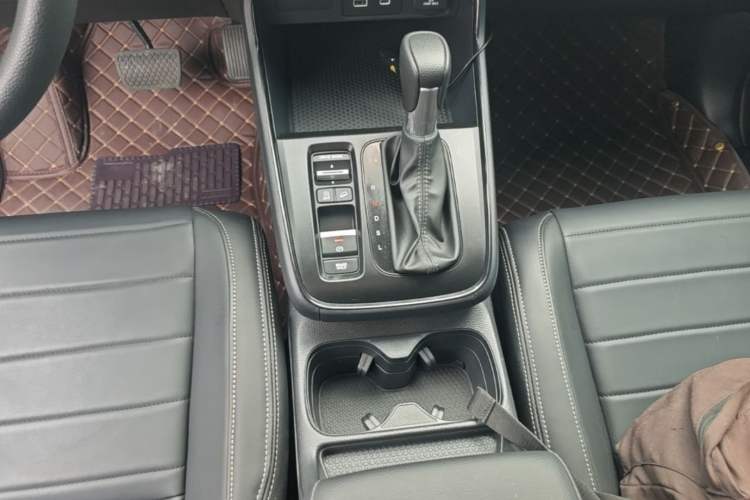 Used Honda Breeze 2023 240TURBO Two-Wheel Drive Elite Edition 5 Seats Gear Lever
