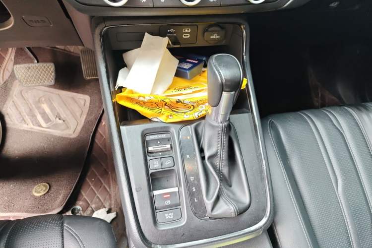Used Honda Breeze 2023 240TURBO Two-Wheel-Drive Prestige Edition 5 Seats Gear Lever