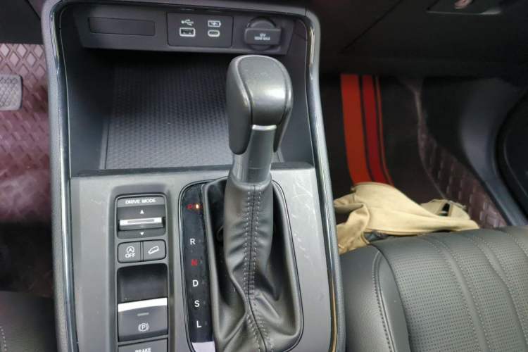 Used Honda Breeze 2023 240TURBO Two-Wheel-Drive Luxury Edition 5 Seats Gear Lever
