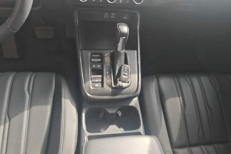 Used Honda Breeze 2023 240TURBO Two-Wheel-Drive Luxury Edition 5 Seats Gear Lever