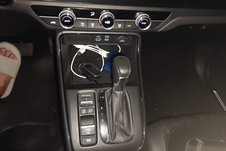 Used Honda Breeze 2023 240TURBO Two-Wheel-Drive Luxury Edition 5 Seats Gear Lever