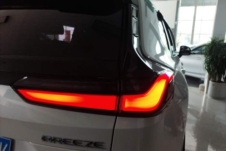 Used Honda Breeze 2023 240TURBO Two-Wheel-Drive Luxury Edition 5 Seats Right Rear Taillight