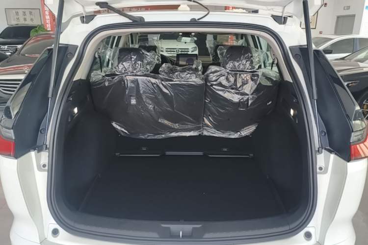 Used Honda Breeze 2023 240TURBO Two-Wheel Drive Elite Edition 5 Seats Trunk
