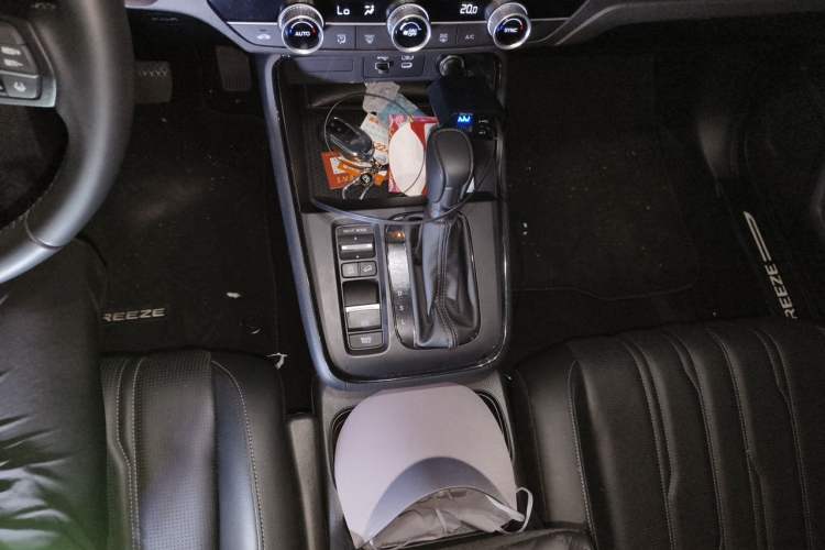 Used Honda Breeze 2025 240TURBO Two-Wheel-Drive Luxury Edition 5 Seats Gear Lever