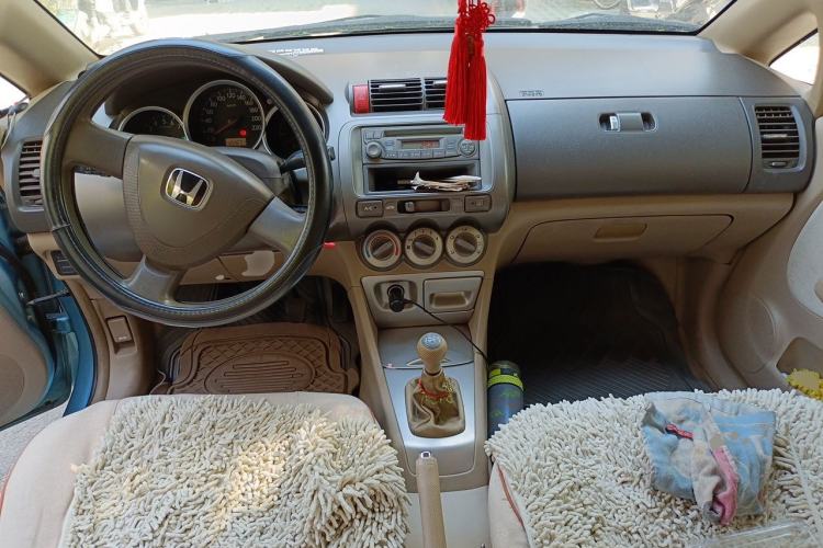 Used Honda City 2006 1.5L manual standard version Center Console