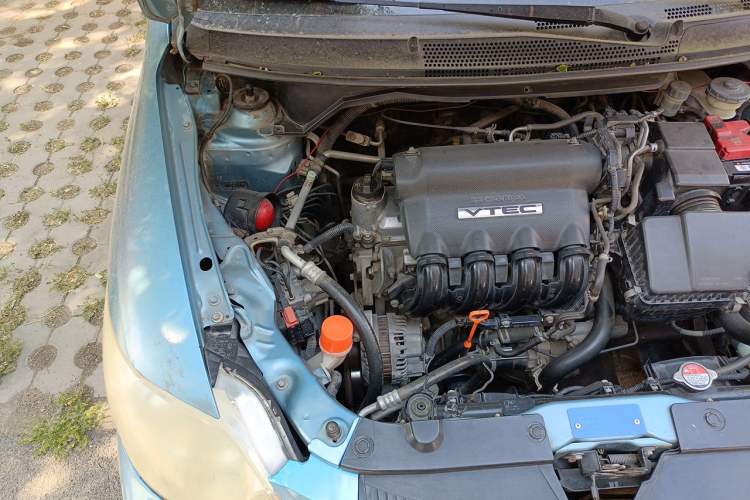 Used Honda City 2006 1.5L manual standard version Engine Bay Right