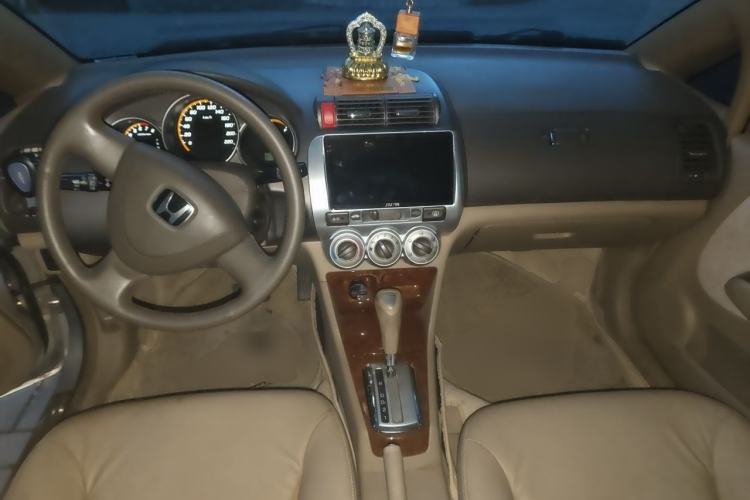 Used Honda City 2006 1.5L automatic luxury version Center Console