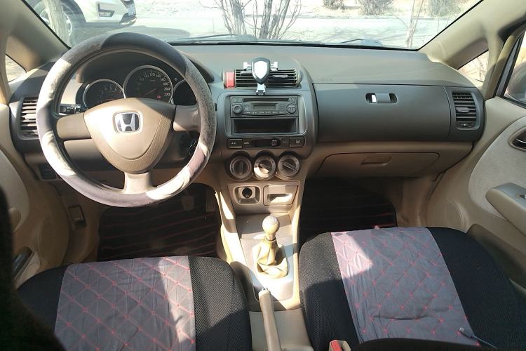 Used Honda City 2006 1.5L manual standard version Center Console