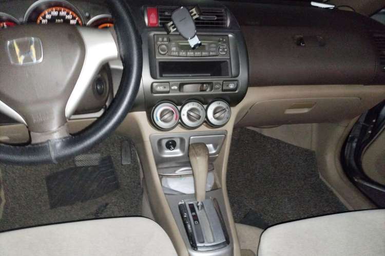 Used Honda City 2007 1.5L automatic comfort version Center Console