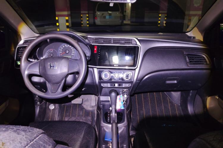 Used Honda City 2015 1.5L CVT Luxury Edition Center Console