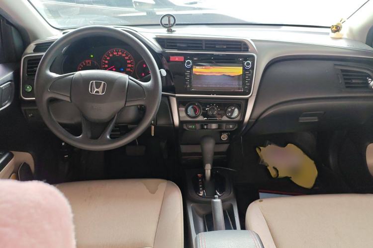 Used Honda City 2015 1.5L CVT Comfort Version Center Console