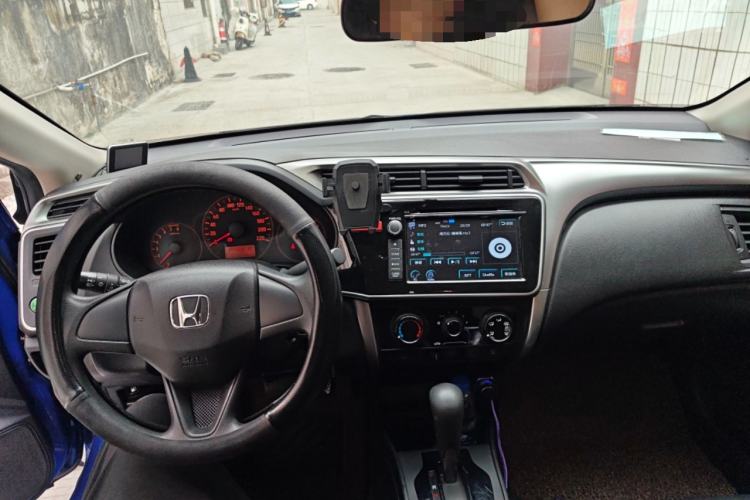 Used Honda City 2015 1.5L CVT Comfort Version Center Console