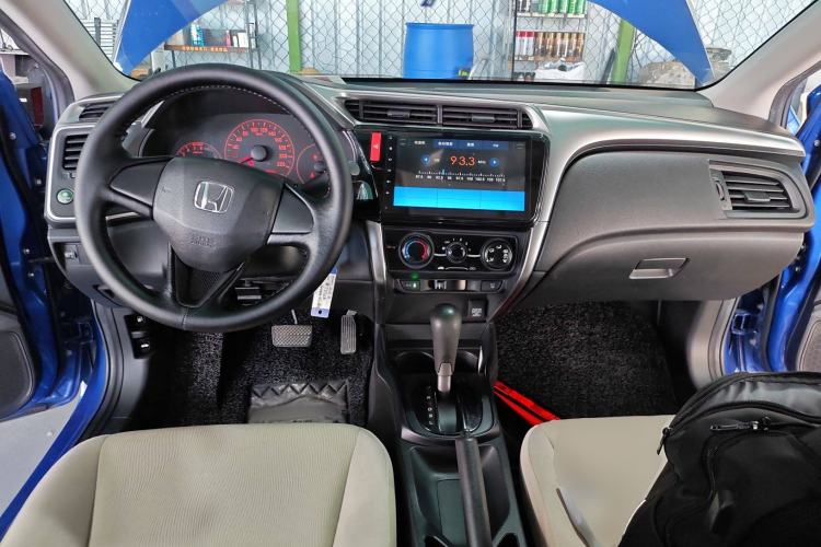 Used Honda City 2015 1.5L CVT Comfort Version Center Console