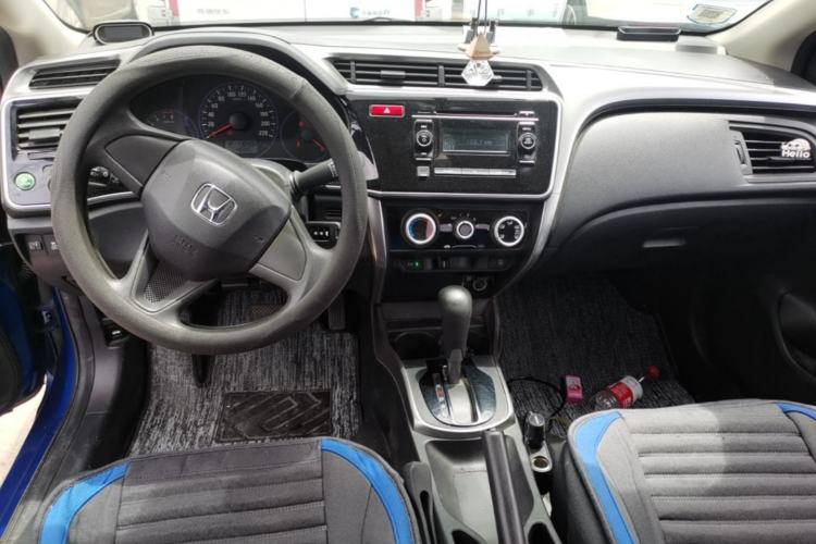 Used Honda City 2015 1.5L CVT Luxury Edition Center Console