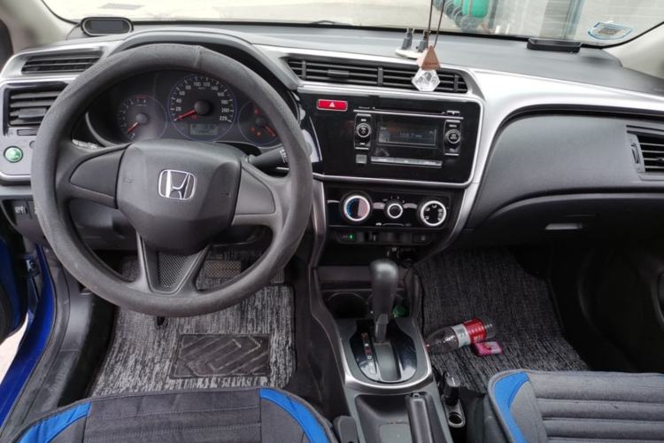 Used Honda City 2015 1.5L CVT Luxury Edition Center Console