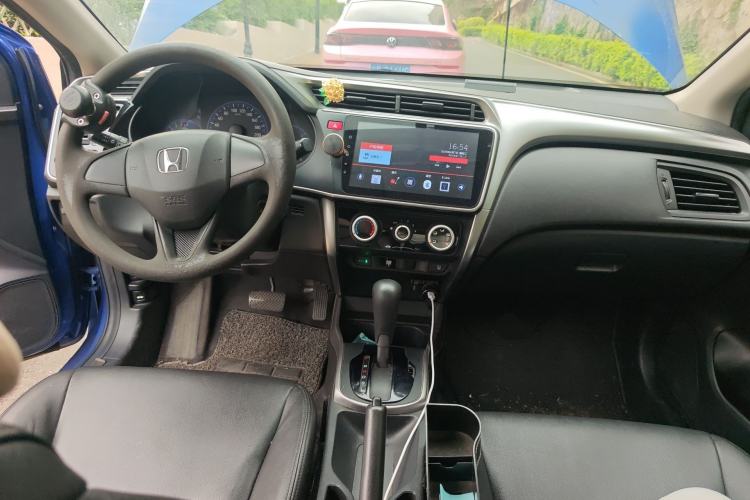 Used Honda City 2015 1.5L CVT Luxury Edition Center Console