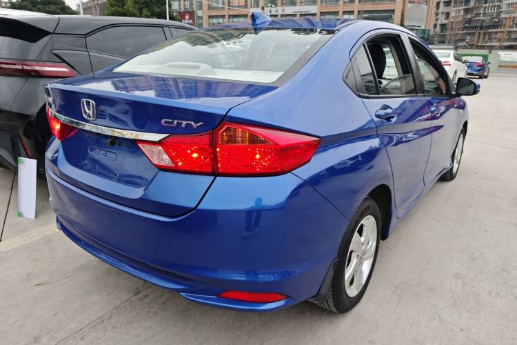 Used Honda City 2015 1.5L CVT Luxury Edition Exterior 5