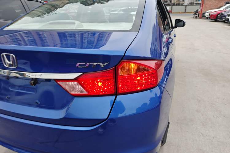 Used Honda City 2015 1.5L CVT Luxury Edition Exterior 6