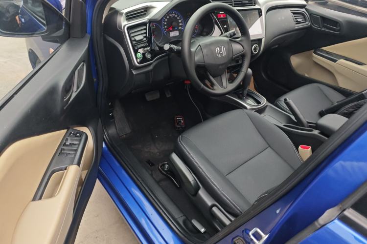 Used Honda City 2015 1.5L CVT Luxury Edition Interior 3