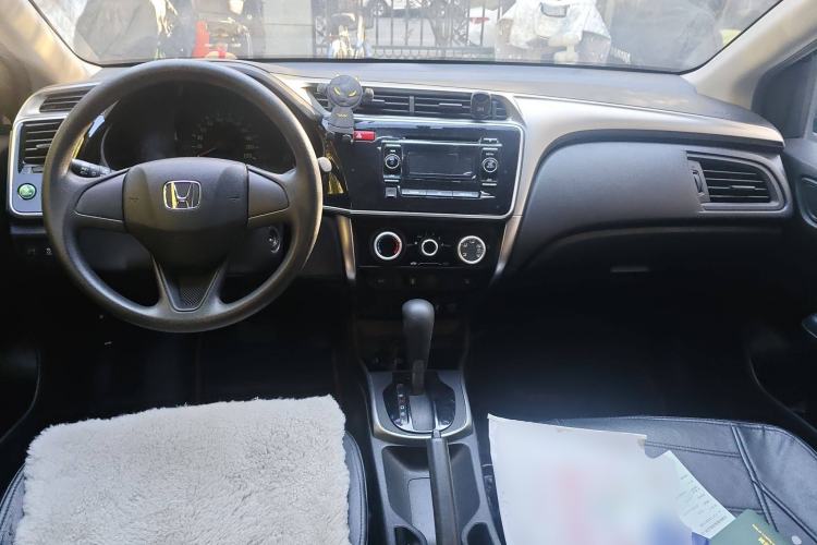 Used Honda City 2015 1.5L CVT Luxury Edition Center Console