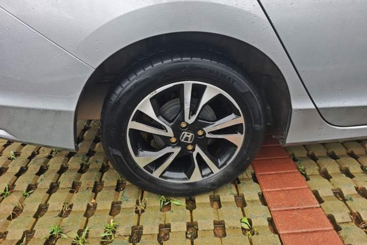Used Honda City 2015 1.5L CVT Comfort Version Right Rear Wheel Hub