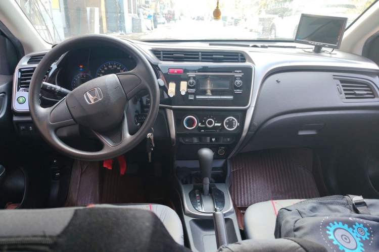 Used Honda City 2015 1.5L CVT Luxury Edition Center Console