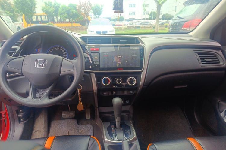 Used Honda City 2015 1.5L CVT Luxury Edition Center Console