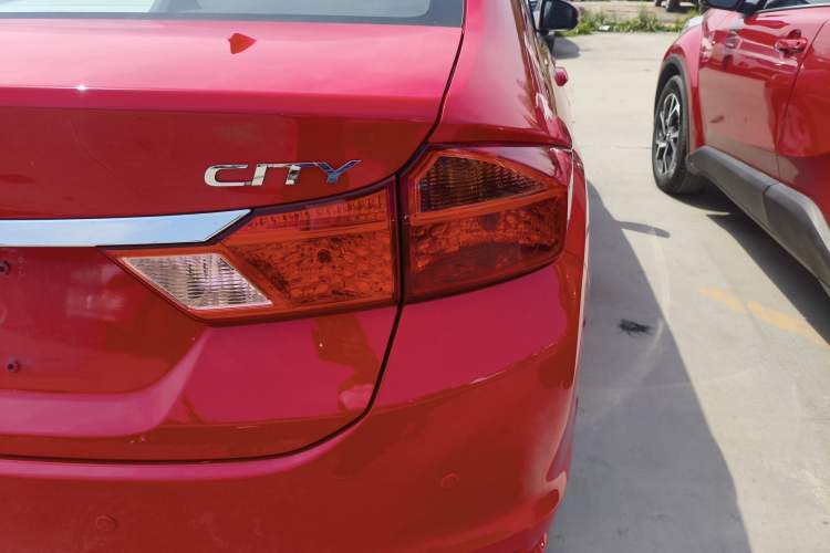 Used Honda City 2015 1.5L CVT Luxury Edition Exterior 3
