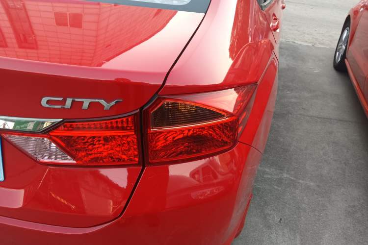 Used Honda City 2015 1.5L CVT Luxury Edition Exterior 4