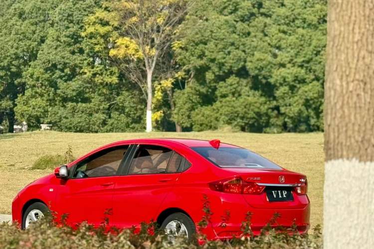 Used Honda City 2015 1.5L CVT Luxury Edition Exterior 9