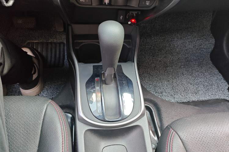 Used Honda City 2015 1.5L CVT Luxury Edition Gear Lever