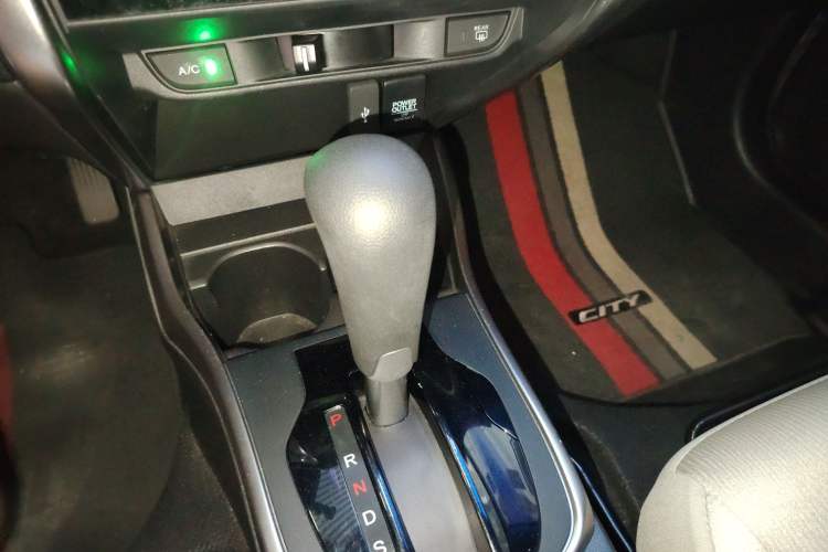 Used Honda City 2015 1.5L CVT Luxury Edition Gear Lever
