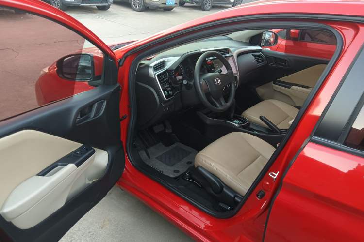 Used Honda City 2015 1.5L CVT Luxury Edition Interior 3