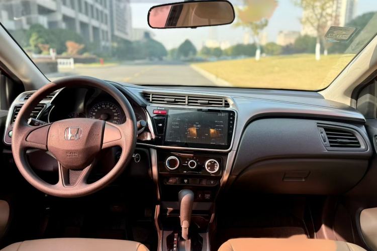 Used Honda City 2015 1.5L CVT Luxury Edition Interior 6