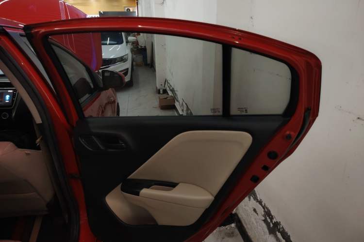 Used Honda City 2015 1.5L CVT Luxury Edition Interior 6