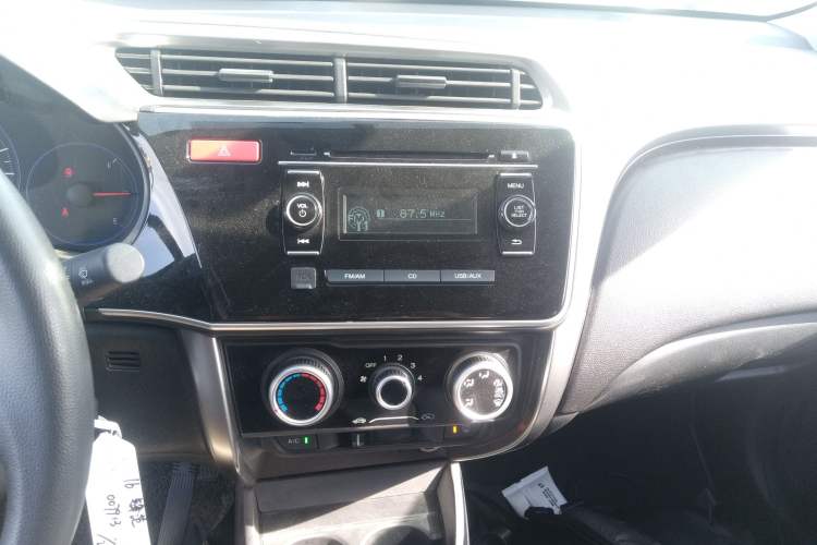 Used Honda City 2015 1.5L manual luxury edition Audio And AC Panel