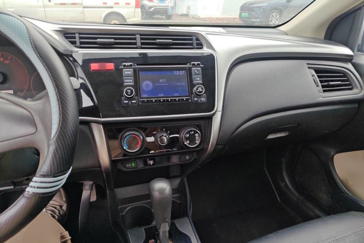 Used Honda City 2015 1.5L CVT Comfort Version Center Console