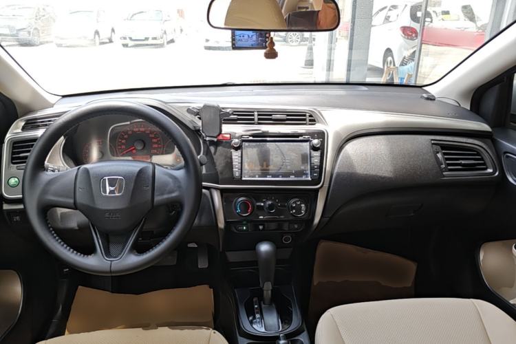 Used Honda City 2015 1.5L CVT Comfort Version Center Console