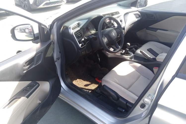 Used Honda City 2015 1.5L manual luxury edition Interior 3
