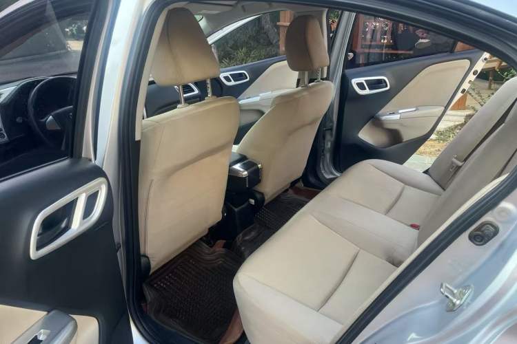 Used Honda City 2015 1.5L CVT Comfort Version Interior 4